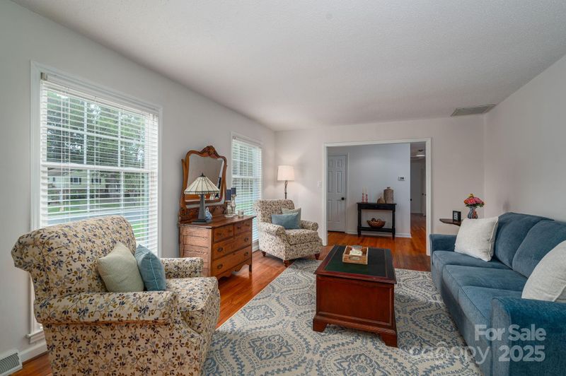3501 Gardner Park Dr, Gastonia, NC 28054