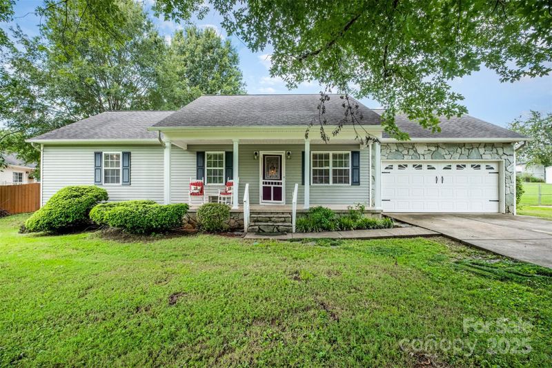 2076 Summerfield Cir, Conover, NC 28613