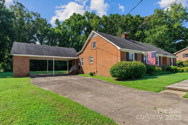 7628 Rolling Hill Rd, Charlotte, NC 28227