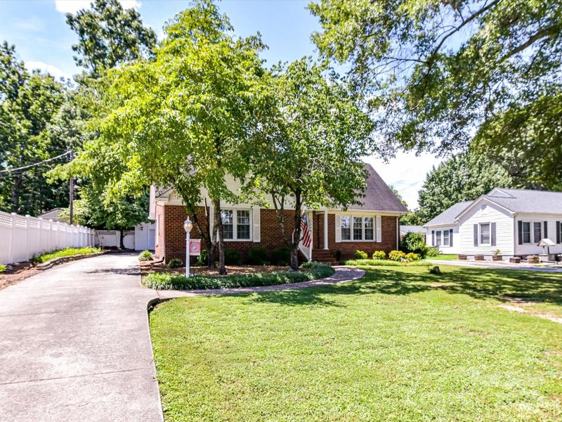 1308 Brantley Rd, Kannapolis, NC 28083