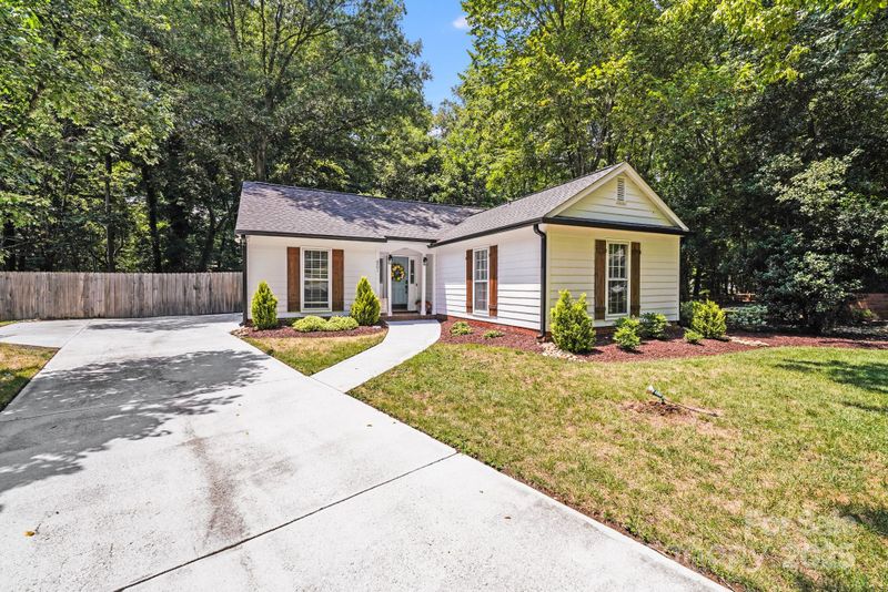 2301 Oldenburg Dr, Charlotte, NC 29210