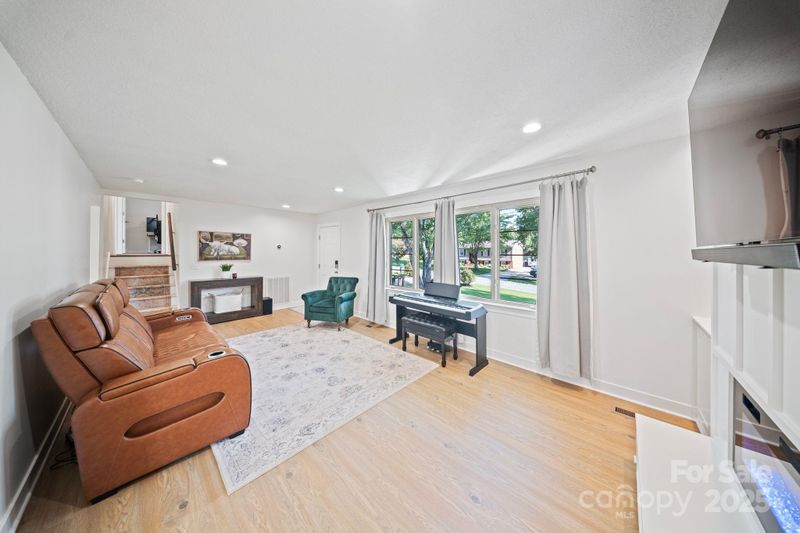 5703 Valley Field Rd, Hickory, NC 28602