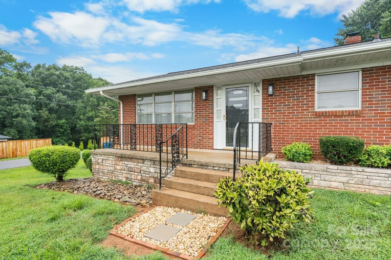 2761 Highland Ave NE, Hickory, NC 28601