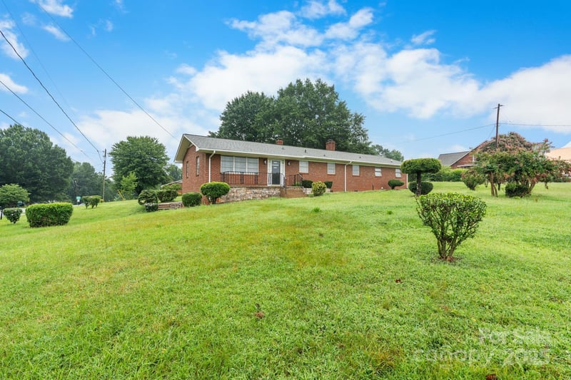 2761 Highland Ave NE, Hickory, NC 28601