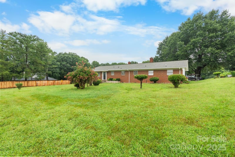 2761 Highland Ave NE, Hickory, NC 28601