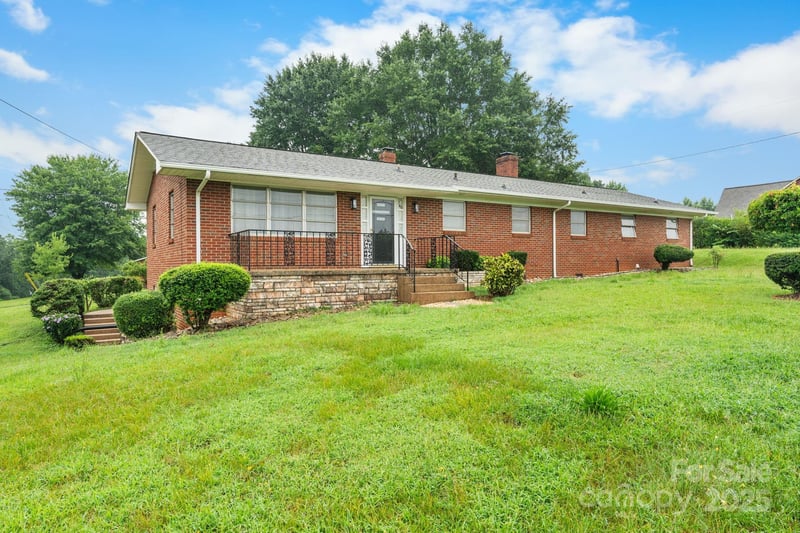 2761 Highland Ave NE, Hickory, NC 28601