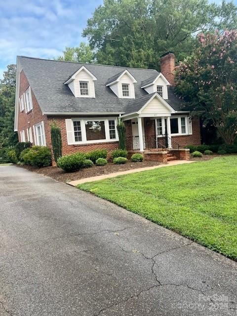 657 5th St NW, Hickory, NC 28601