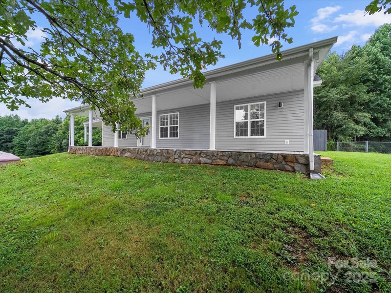 1585 Nathanial St, Newton, NC 28658