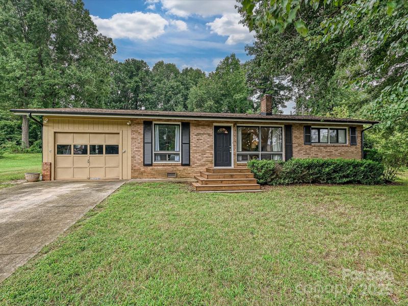 2283 Hillside Dr, Newton, NC 28658