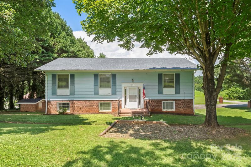 4745 16th Street Dr NE, Hickory, NC 28601