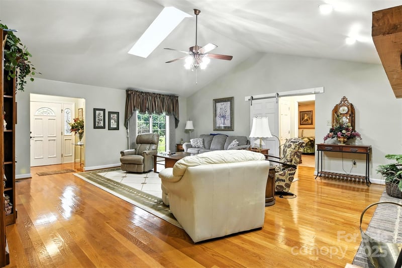 530 5th St NW, Hickory, NC 28601