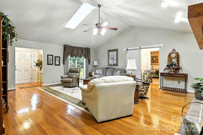 530 5th St NW, Hickory, NC 28601