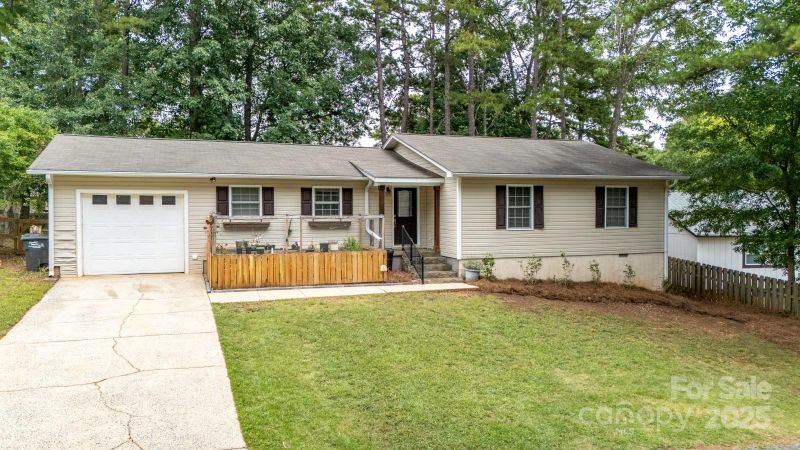 1165 Molokai Dr, Tega Cay, SC 29708