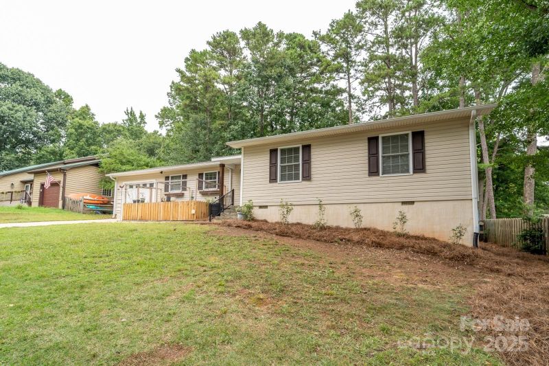 1165 Molokai Dr, Tega Cay, SC 29708