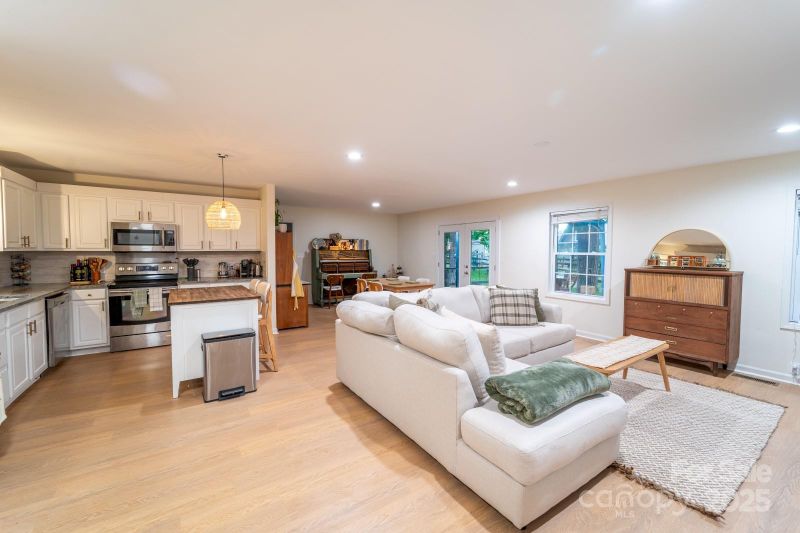 1165 Molokai Dr, Tega Cay, SC 29708