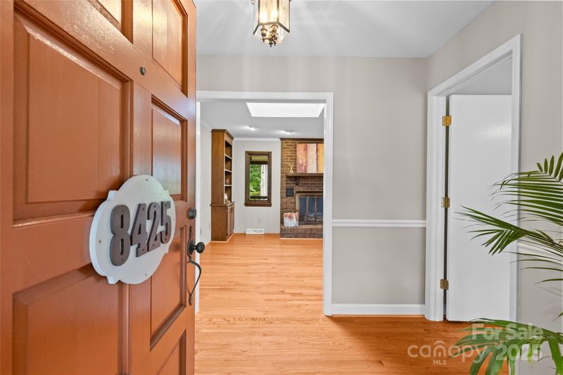 8425 Denbur Dr, Charlotte, NC 28215