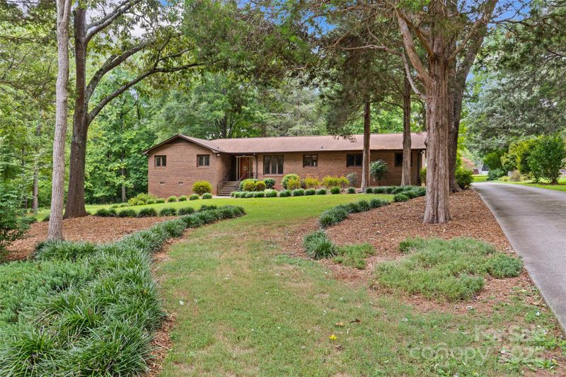 8425 Denbur Dr, Charlotte, NC 28215