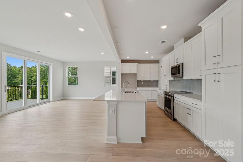 921 Coast Dr, Tega Cay, SC 29708