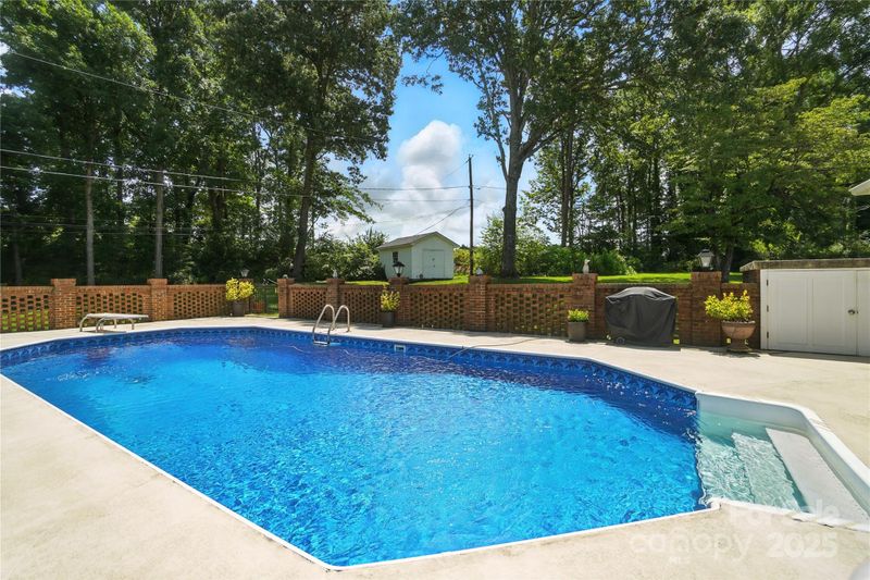 2111 Linalda Ct, Charlotte, NC 28214
