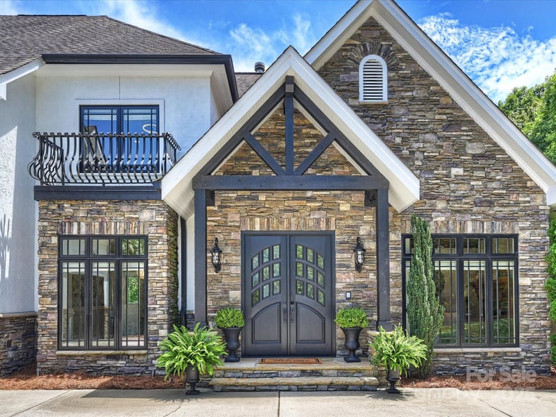 2207 Trapper Ct, Charlotte, NC 28270