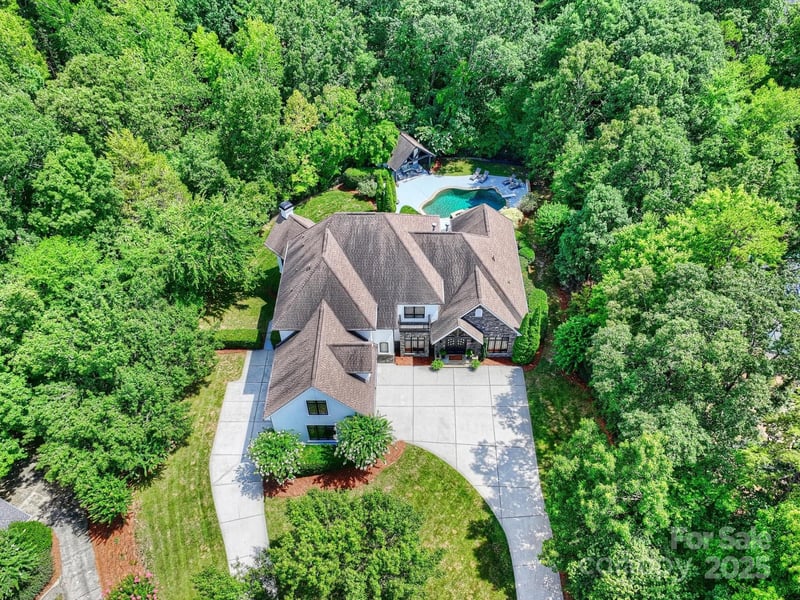 2207 Trapper Ct, Charlotte, NC 28270