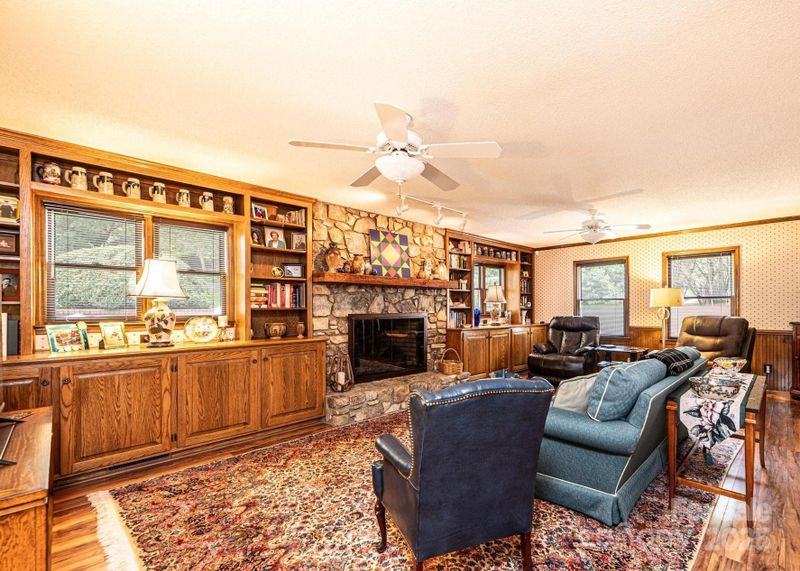 3719 Falling Creek Rd NE #2, Hickory, NC 28601