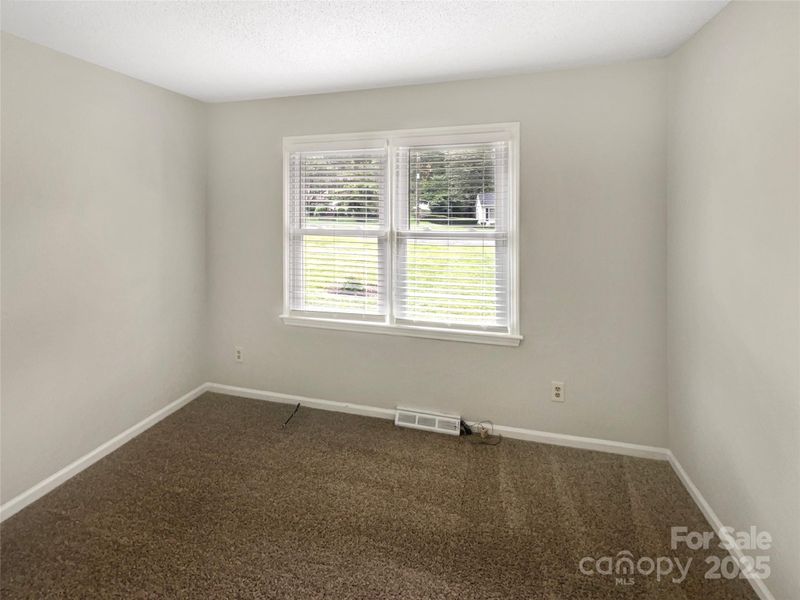 408 Whitethorn Dr, Gastonia, NC 28054