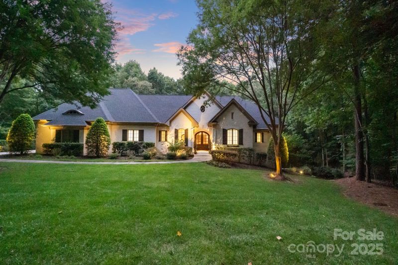 105 Breakwater Ct, Mooresville, NC 28117