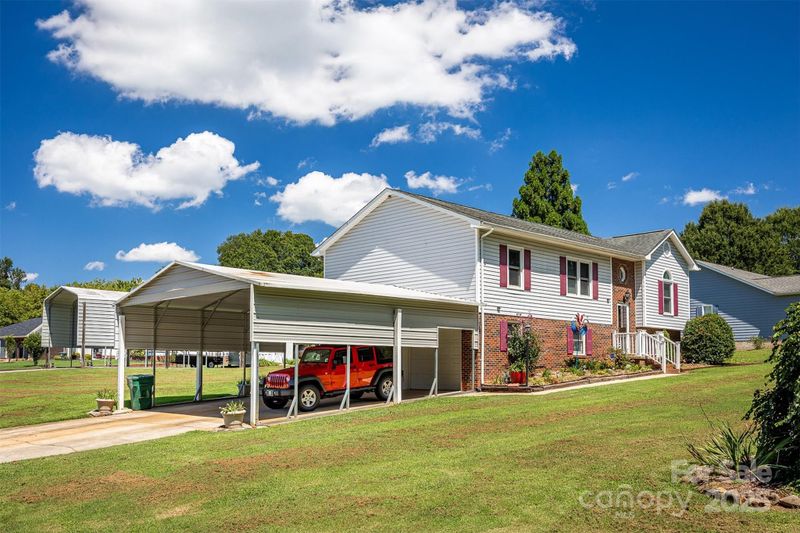 2184 Little John Trl, Newton, NC 28658