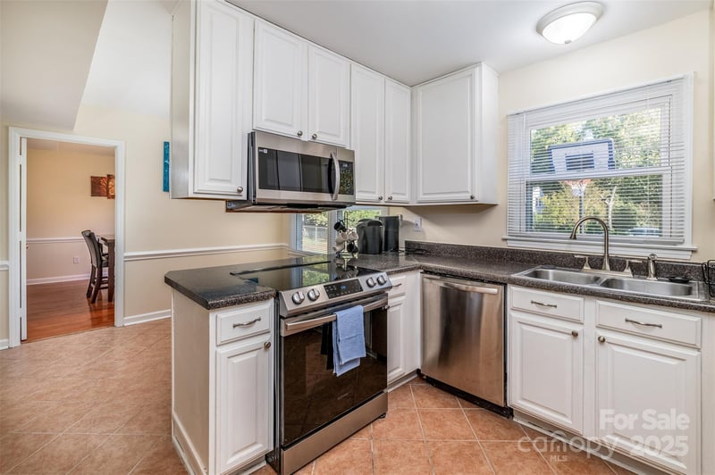 5111 Coronado Dr, Charlotte, NC 28212