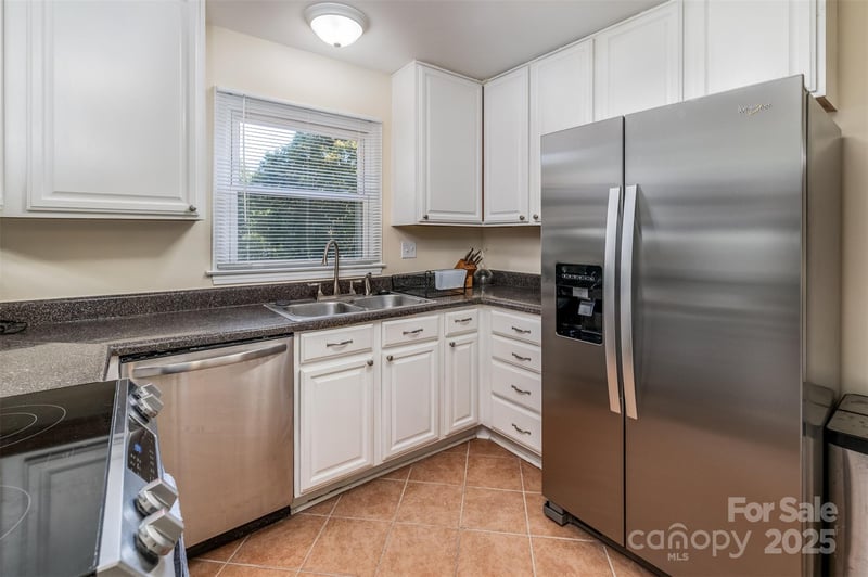 5111 Coronado Dr, Charlotte, NC 28212