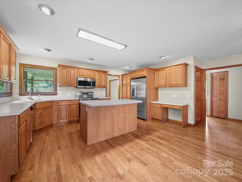 2360 Hounds Way, Hickory, NC 28601