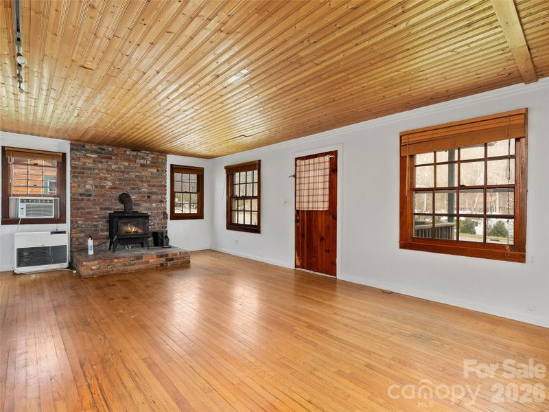 1361 Soco Rd, Maggie Valley, NC 28751