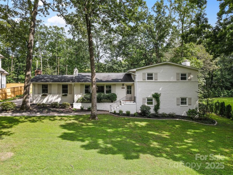 5611 Robinhood Rd, Charlotte, NC 28211