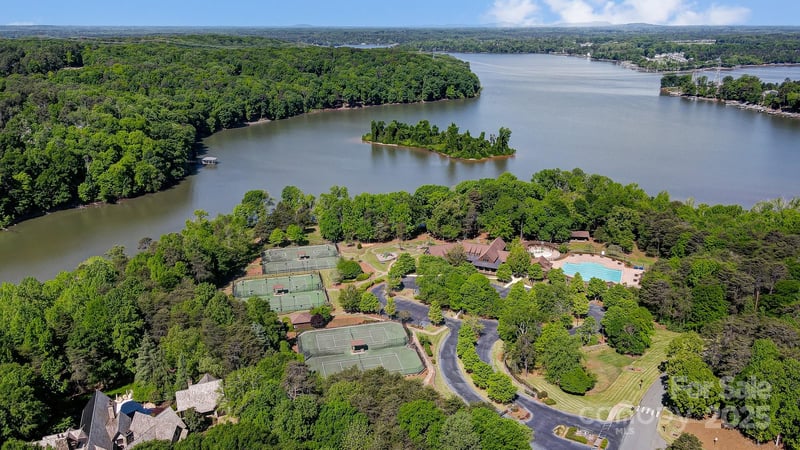 10629 Island Point Rd, Charlotte, NC 28278