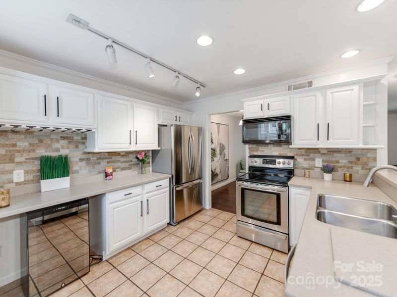 4605 Hedgemore Dr #I, Charlotte, NC 28209