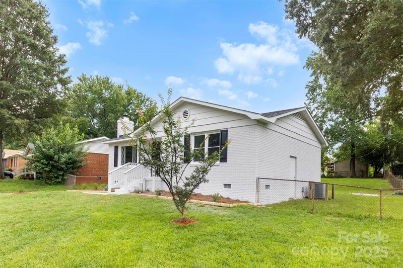4700 Pineleaf Dr, Charlotte, NC 28269