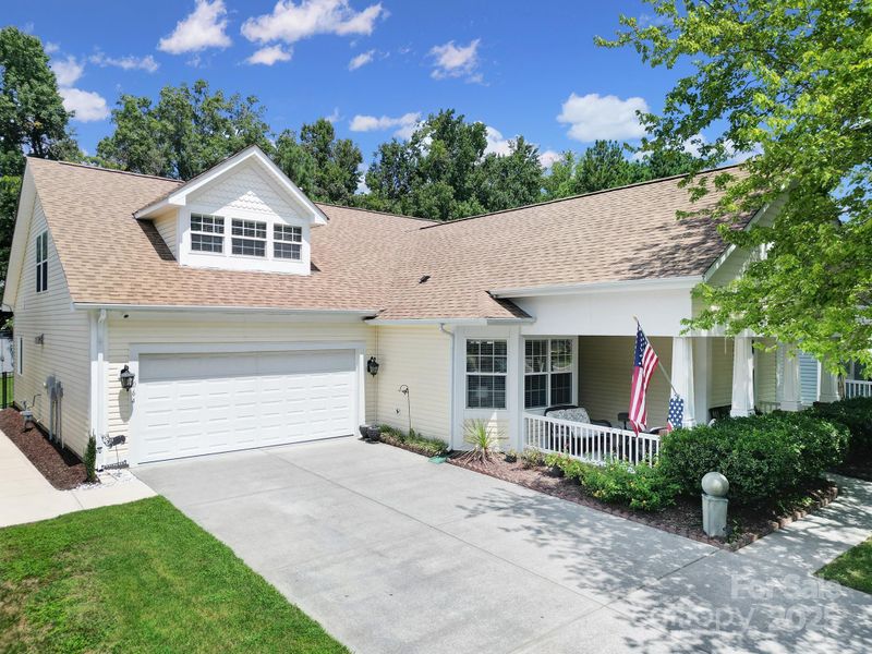 1064 Stonedown Ln, Matthews, NC 28104