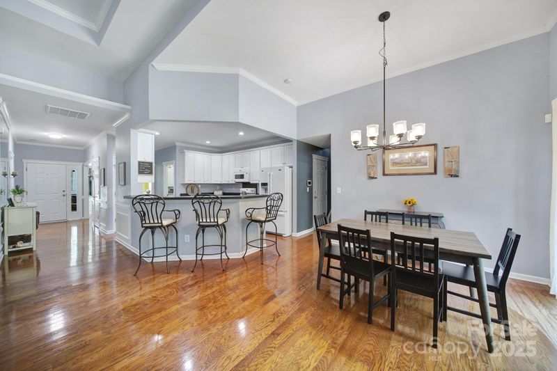 1064 Stonedown Ln, Matthews, NC 28104