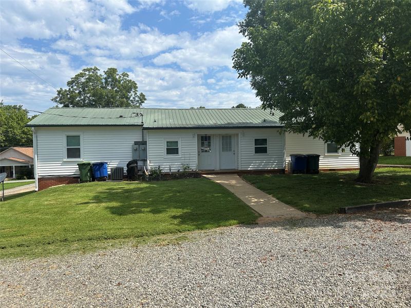 511 6th St SW, Conover, NC 28613