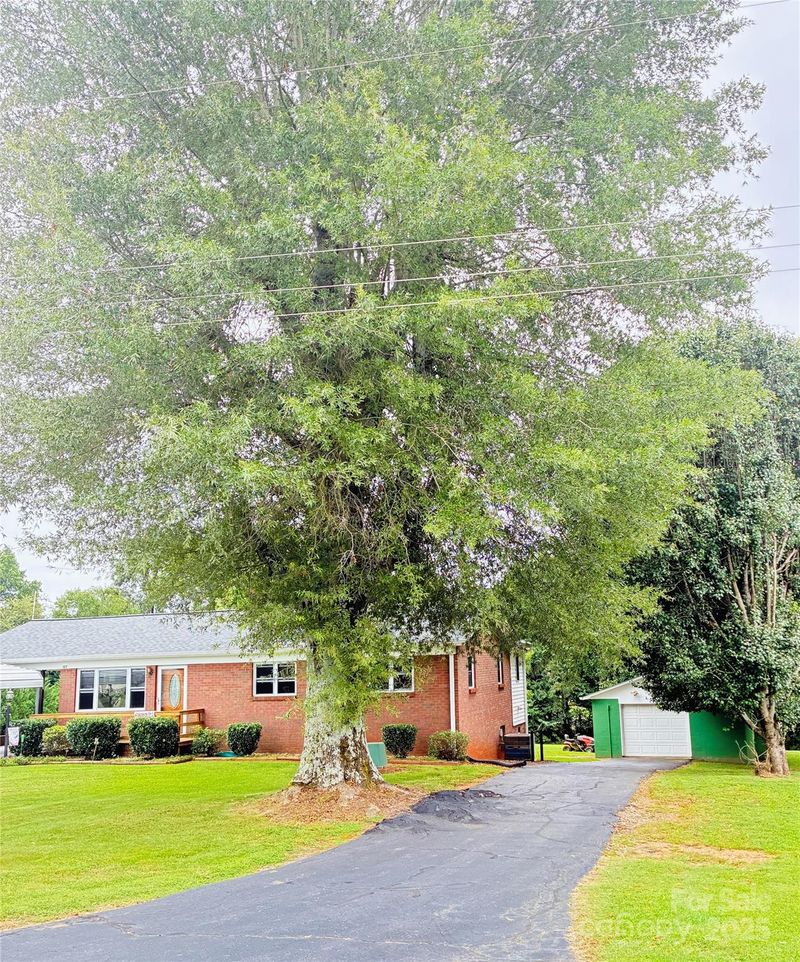 127 Walnut Tree Rd, Statesville, NC 28625