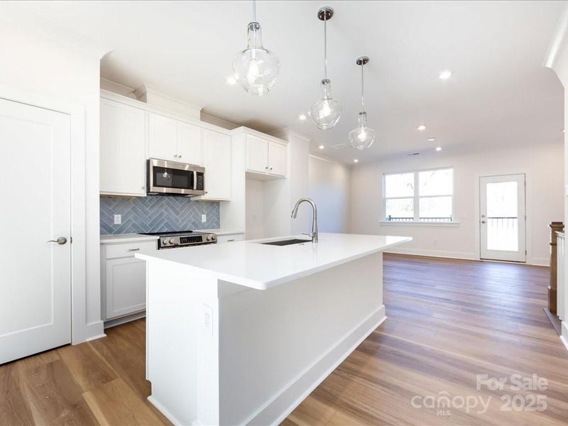 6027 Pivot Ct, Charlotte, NC 28205