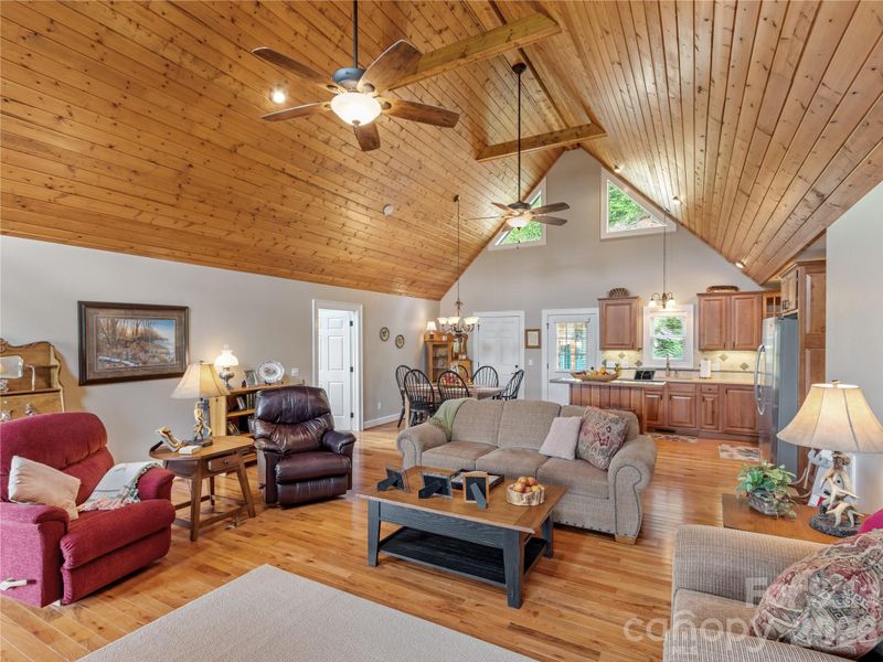 370 Appaloosa Trl, Burnsville, NC 28714