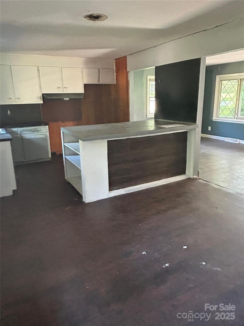 4814 Hidden Valley Rd, Charlotte, NC 28213