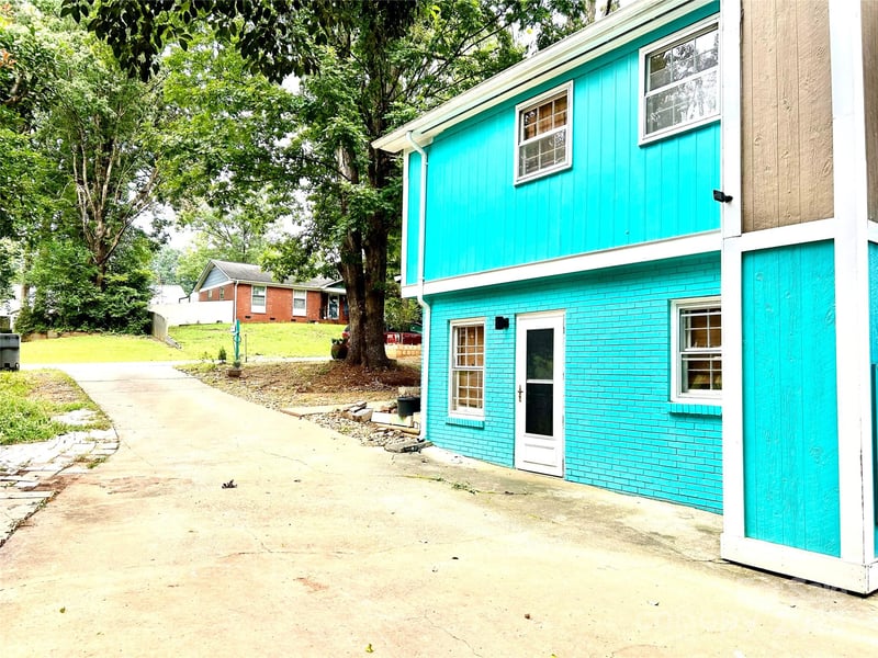 6708 Lynmont Dr, Charlotte, NC 28212