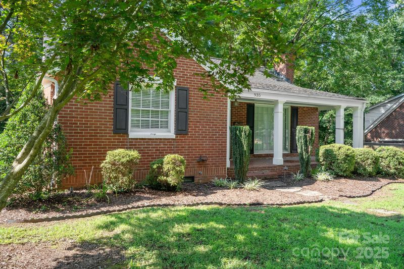 935 4th Ave NW, Hickory, NC 28601