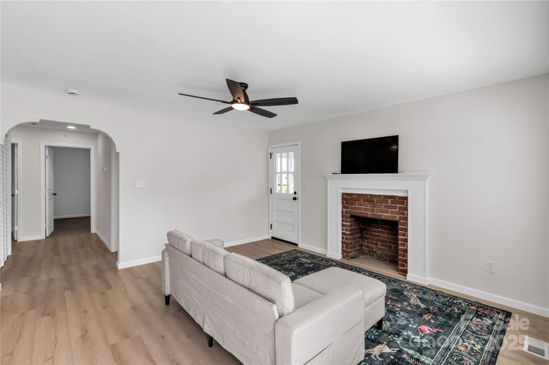 1107 E Doc Garris Rd, Lancaster, SC 29720