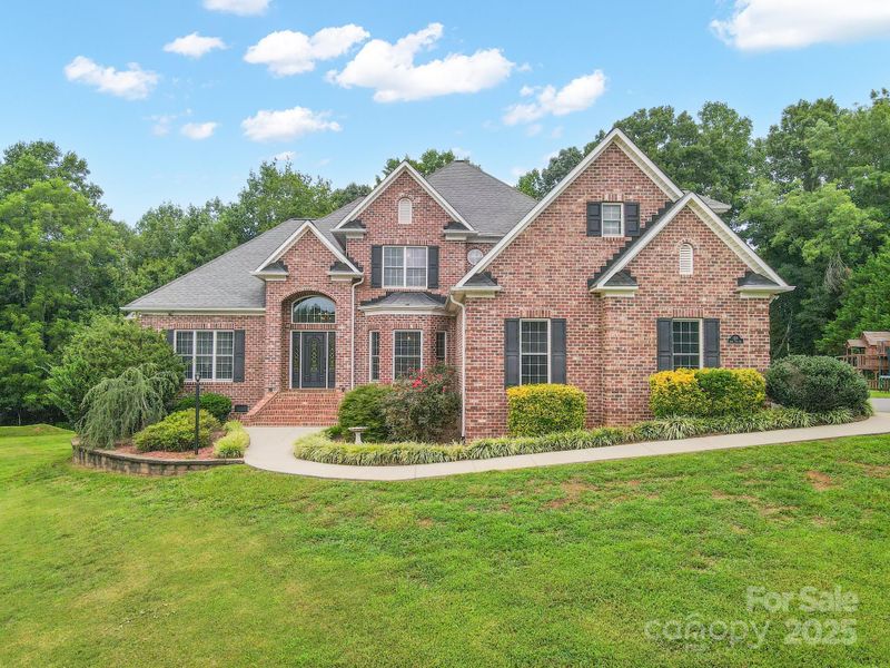 1315 James Farm Rd, Hickory, NC 28602