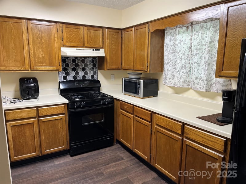 6011 Treetop Ct, Charlotte, NC 28212