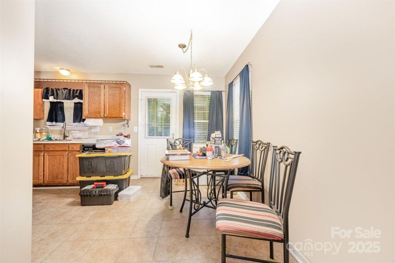 6220 Easter Ln, Charlotte, NC 28208